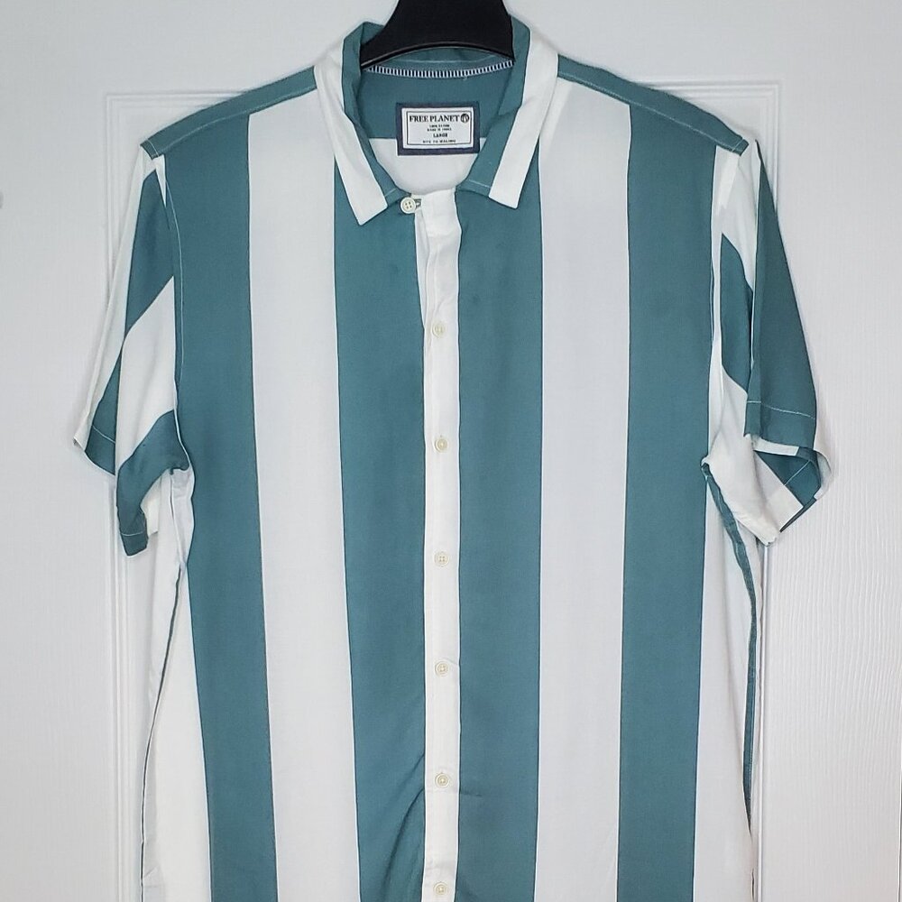 Free Planet Mens L Blue/Green and White Striped Button Down Short Sleeve